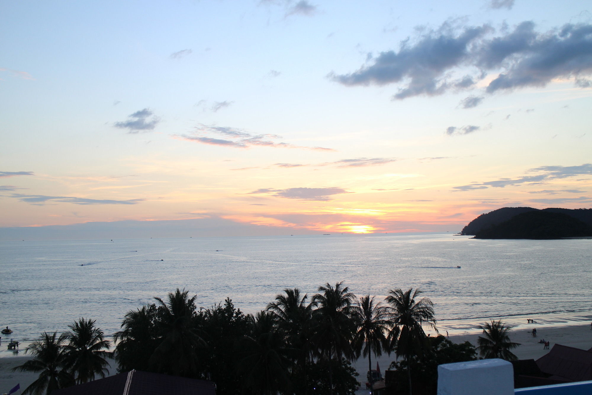 Royal Agate Beach Resort Pantai Cenang  Exterior photo